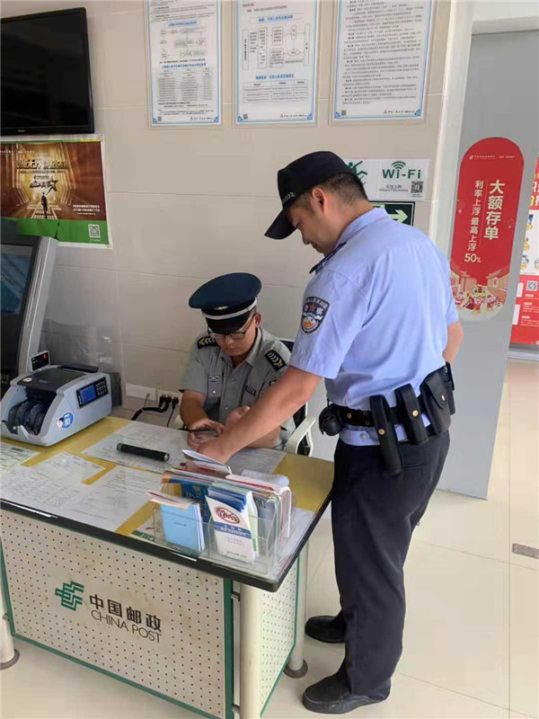 警力进社区2.jpg